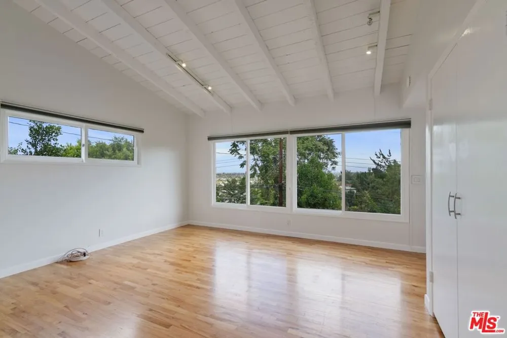 13463 Rand Drive Sherman Oaks, CA 91423