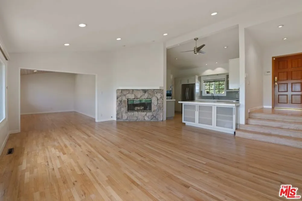 13463 Rand Drive Sherman Oaks, CA 91423
