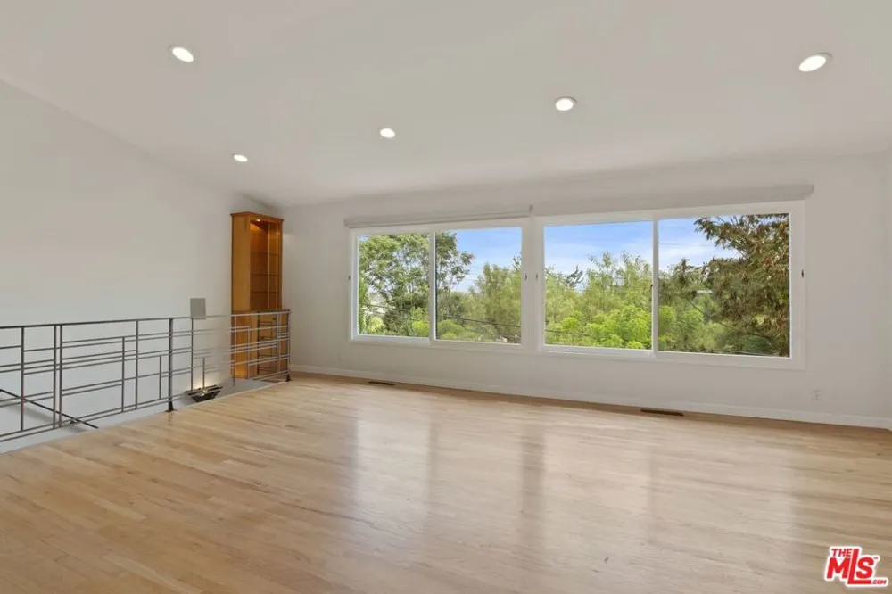 13463 Rand Drive Sherman Oaks, CA 91423