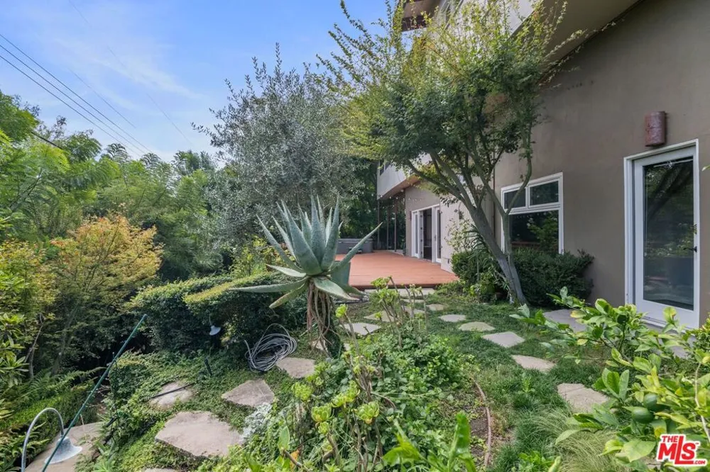 13463 Rand Drive Sherman Oaks, CA 91423
