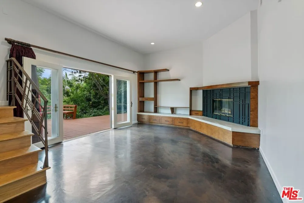 13463 Rand Drive Sherman Oaks, CA 91423