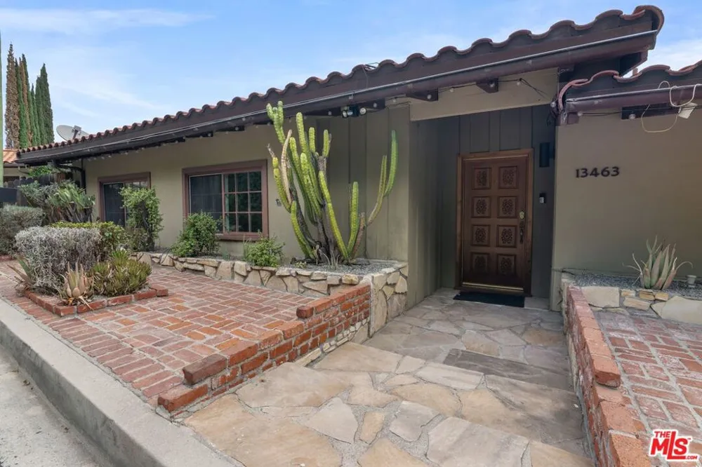 13463 Rand Drive Sherman Oaks, CA 91423