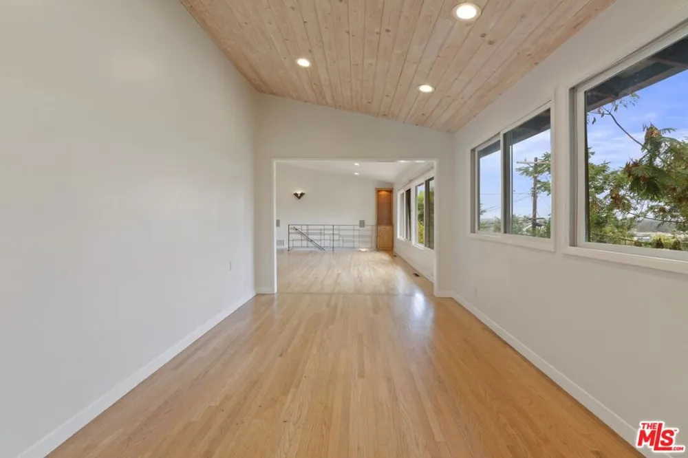 13463 Rand Drive Sherman Oaks, CA 91423