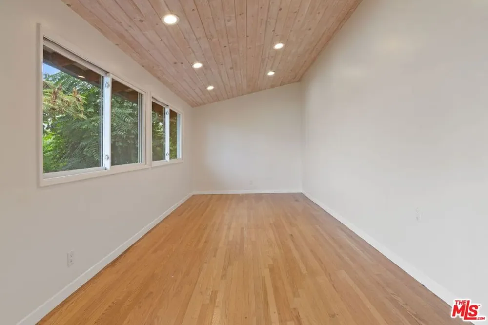 13463 Rand Drive Sherman Oaks, CA 91423