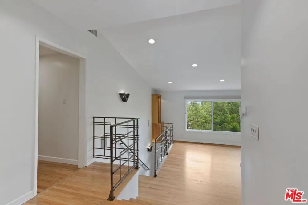 13463 Rand Drive Sherman Oaks, CA 91423