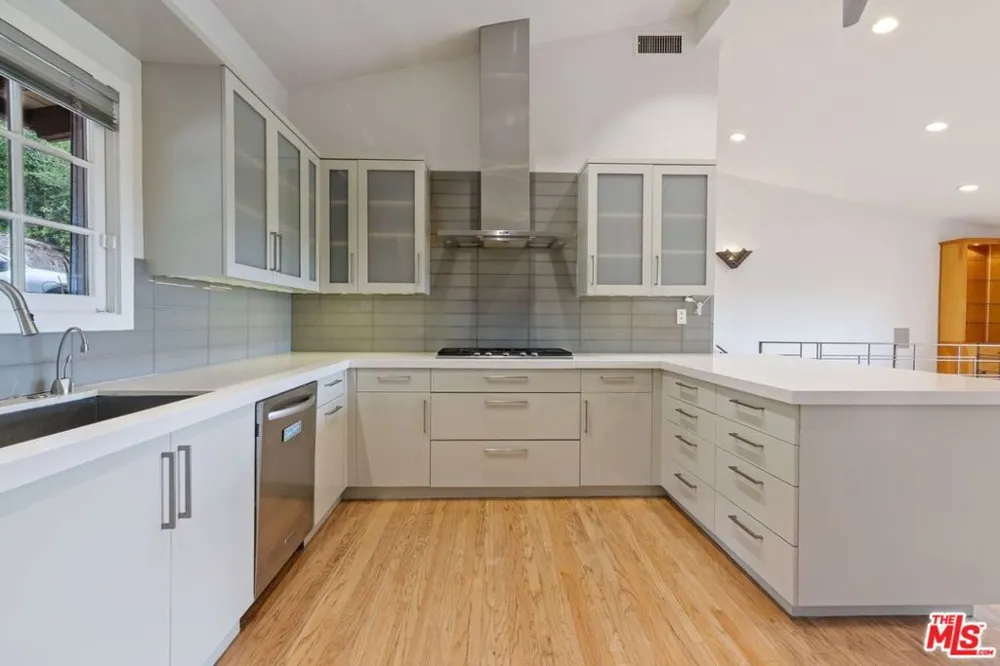13463 Rand Drive Sherman Oaks, CA 91423