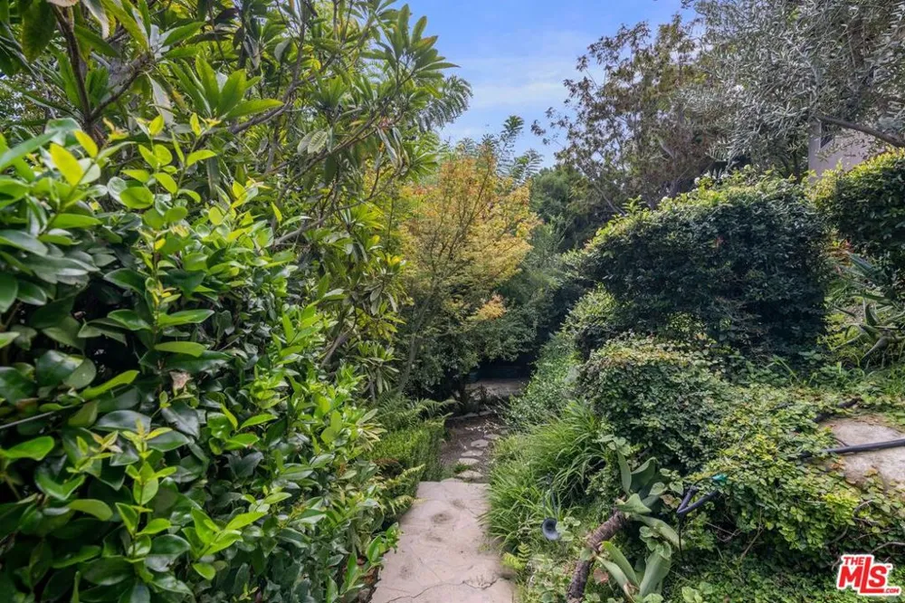 13463 Rand Drive Sherman Oaks, CA 91423