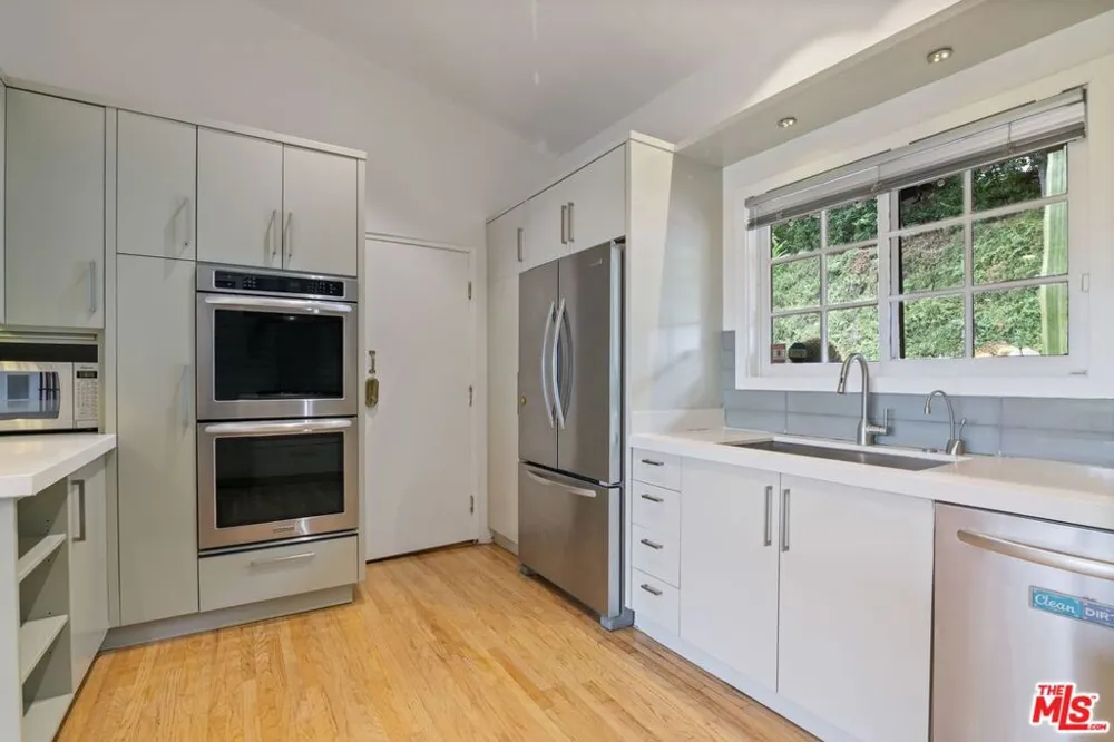 13463 Rand Drive Sherman Oaks, CA 91423