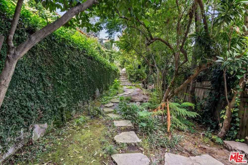 13463 Rand Drive Sherman Oaks, CA 91423
