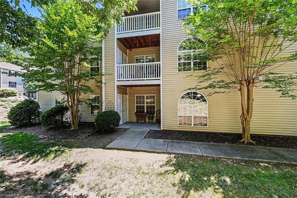2012 Salem Bluff Drive Winston-Salem, NC 27127