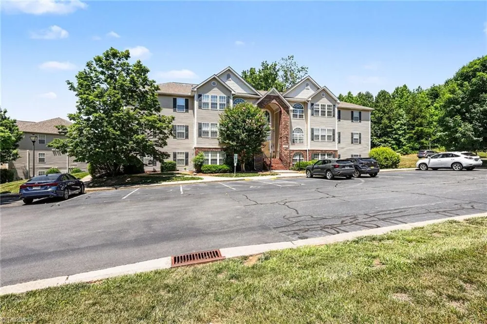2012 Salem Bluff Drive Winston-Salem, NC 27127