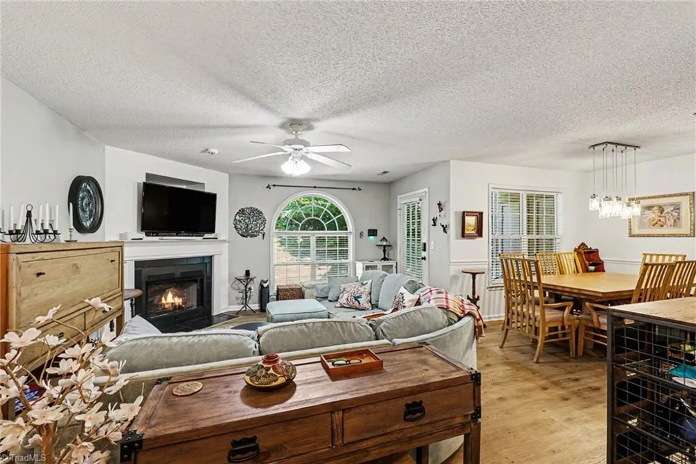 2012 Salem Bluff Drive Winston-Salem, NC 27127