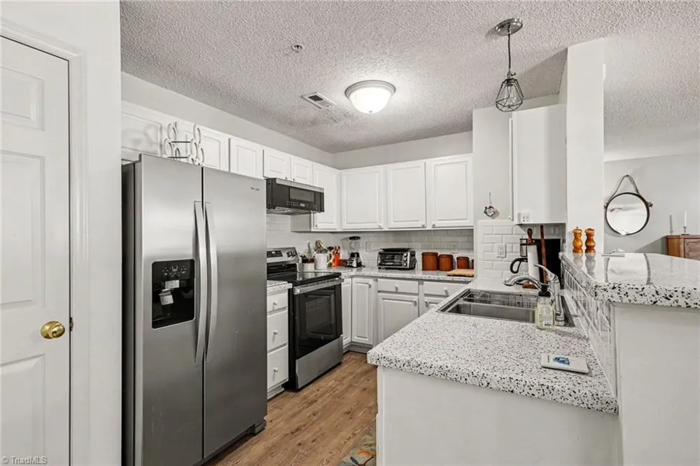 2012 Salem Bluff Drive Winston-Salem, NC 27127