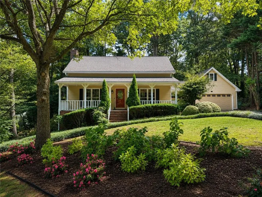 1052 Evelyn Lane Lilburn, GA 30047