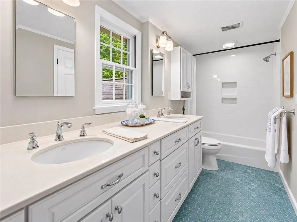 1052 Evelyn Lane Lilburn, GA 30047