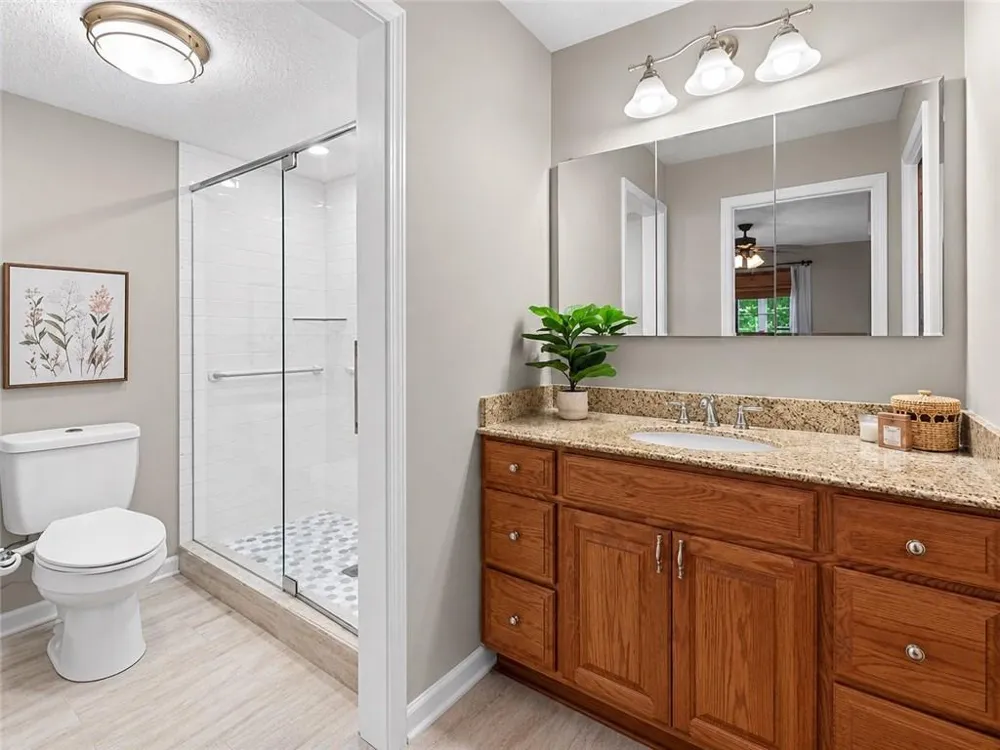 1052 Evelyn Lane Lilburn, GA 30047