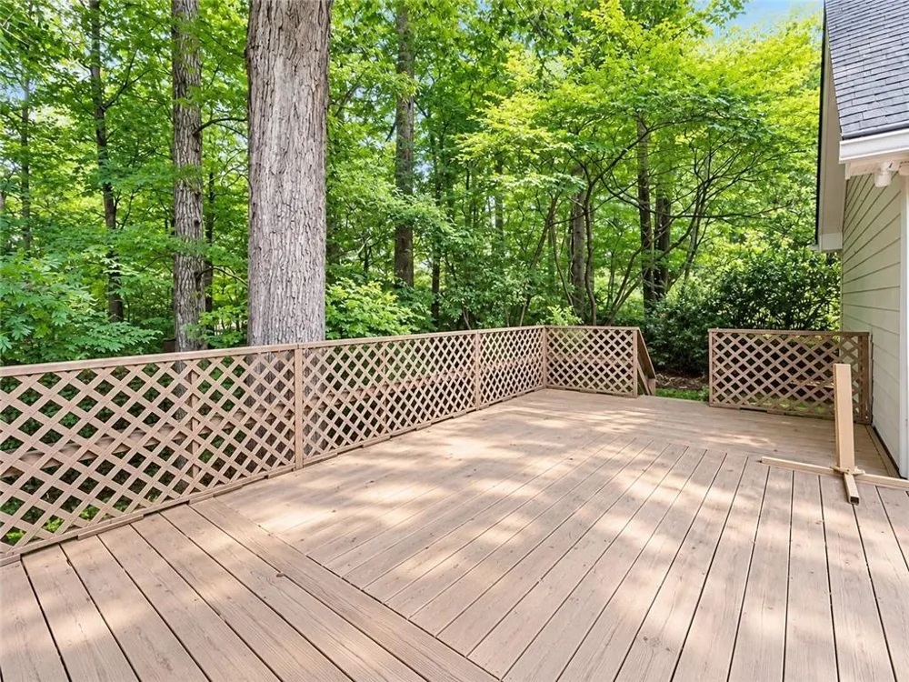 1052 Evelyn Lane Lilburn, GA 30047