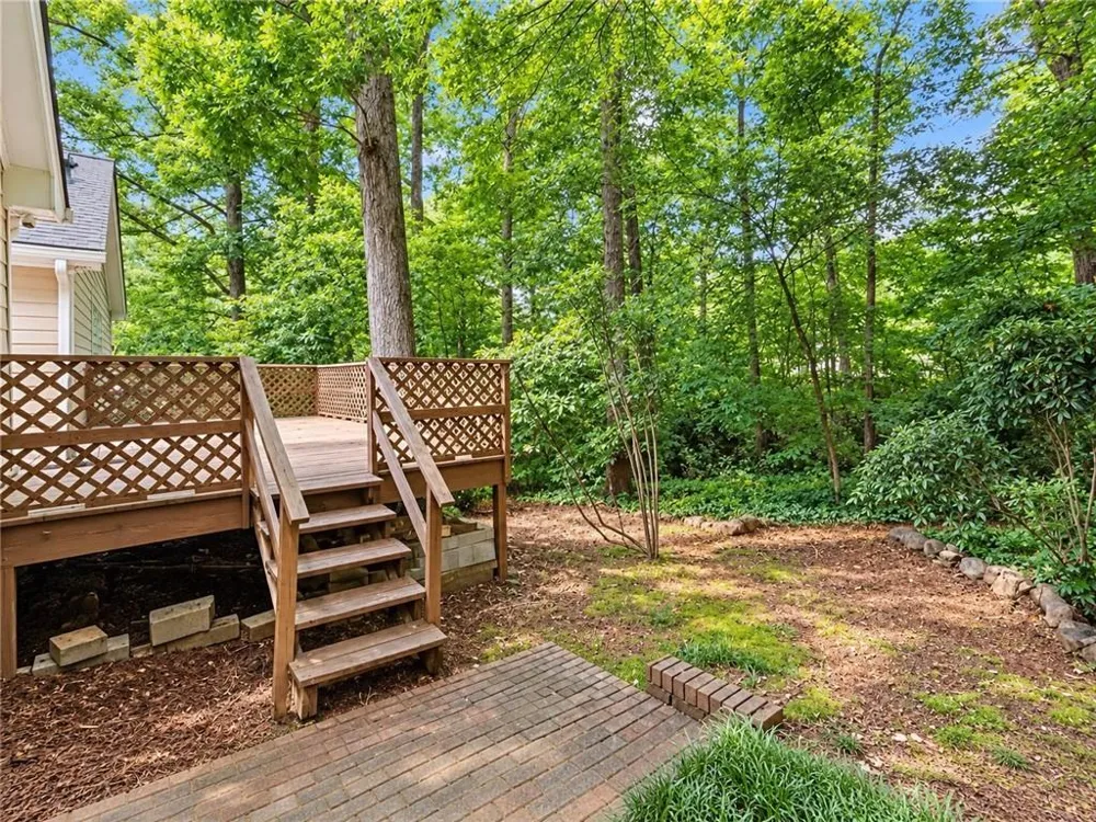 1052 Evelyn Lane Lilburn, GA 30047