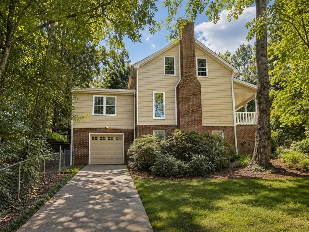 1052 Evelyn Lane Lilburn, GA 30047