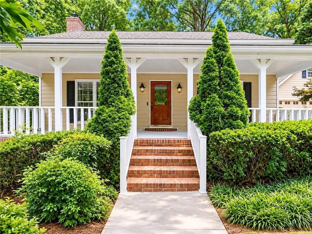 1052 Evelyn Lane Lilburn, GA 30047