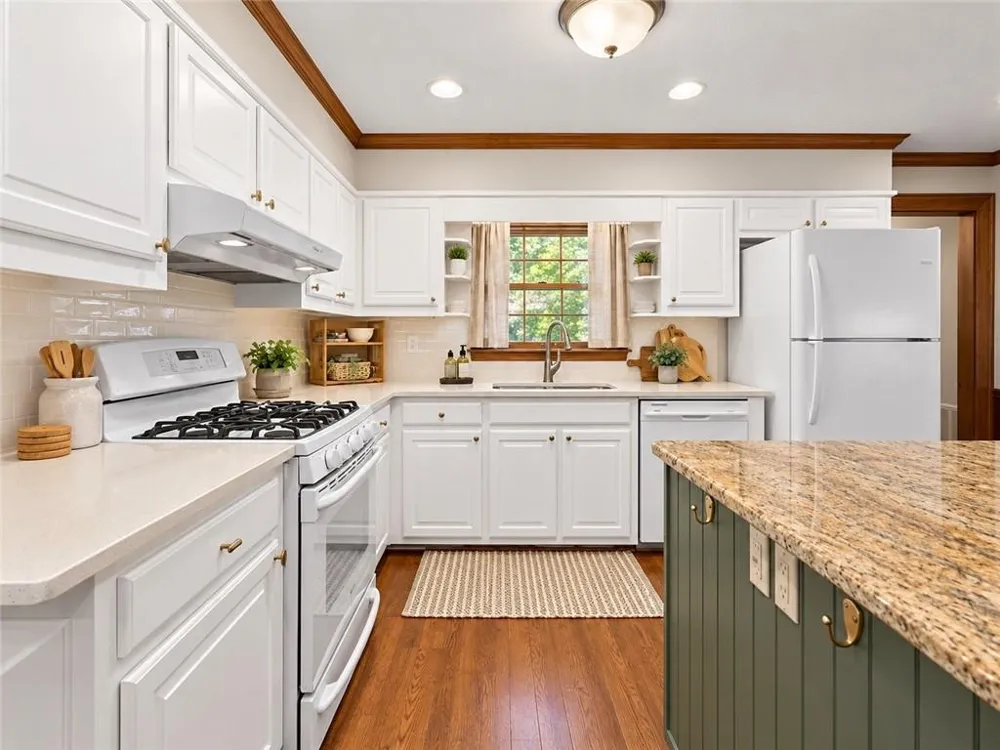 1052 Evelyn Lane Lilburn, GA 30047