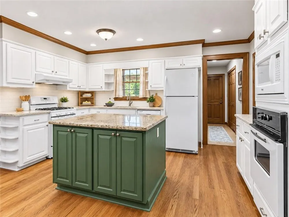 1052 Evelyn Lane Lilburn, GA 30047