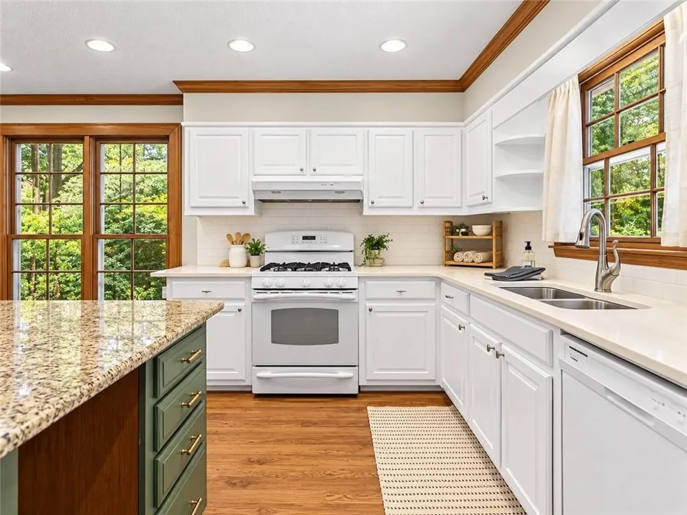 1052 Evelyn Lane Lilburn, GA 30047