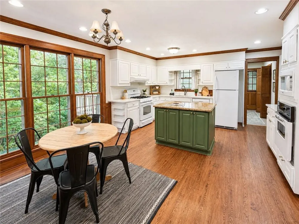 1052 Evelyn Lane Lilburn, GA 30047