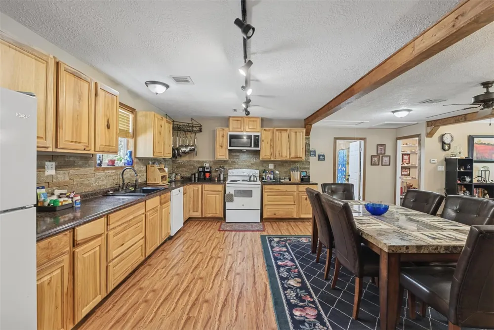 15276 Capitol Hill Road Montgomery, TX 77316