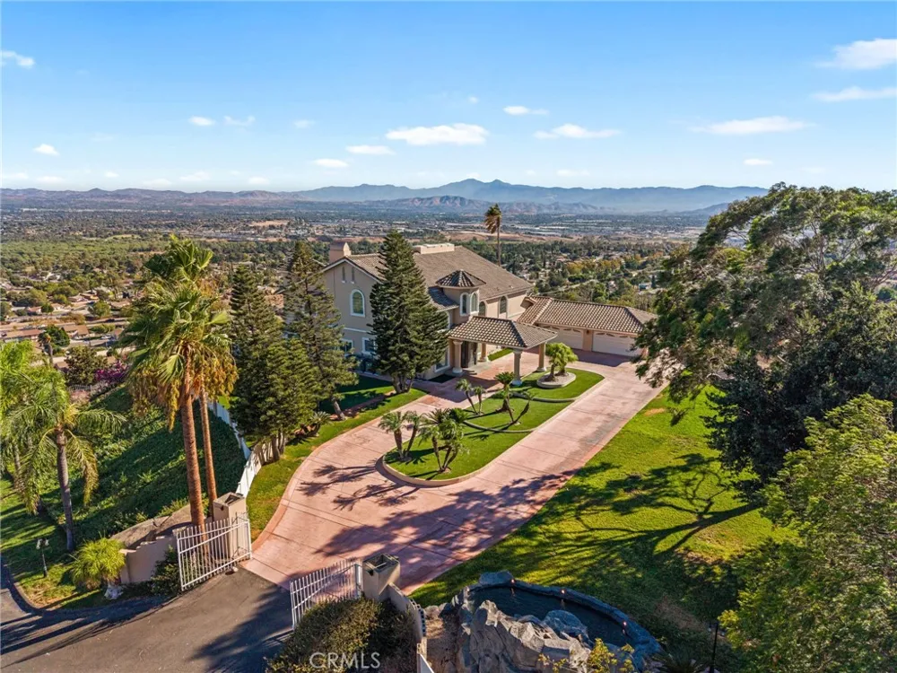 7077 Thunder Ridge Road Jurupa Valley, CA 92509