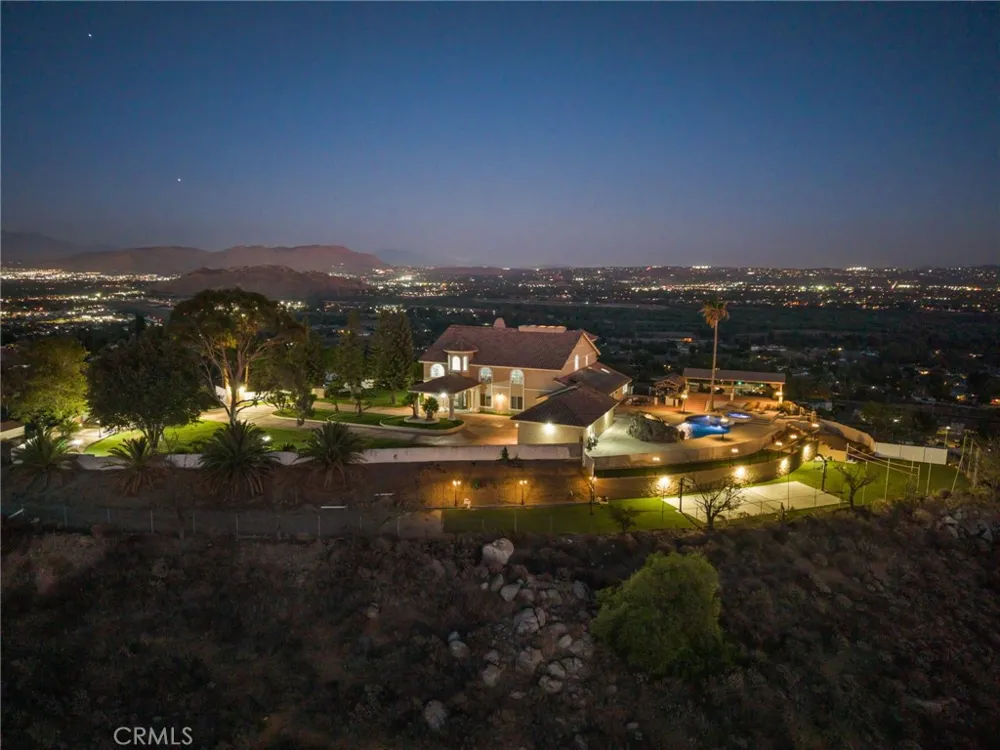 7077 Thunder Ridge Road Jurupa Valley, CA 92509