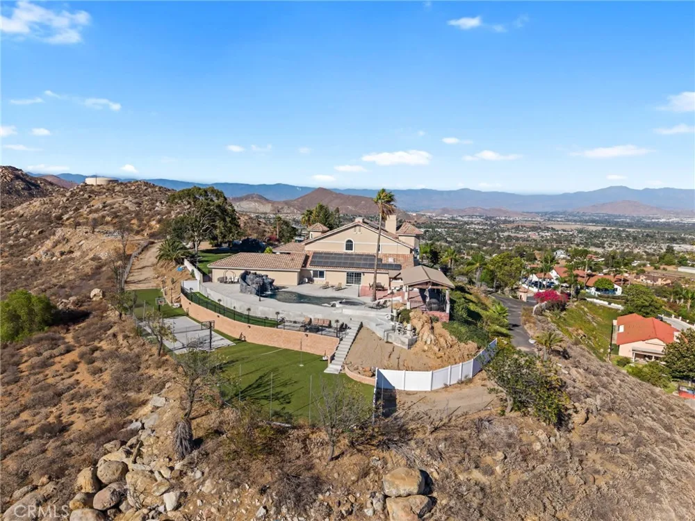7077 Thunder Ridge Road Jurupa Valley, CA 92509