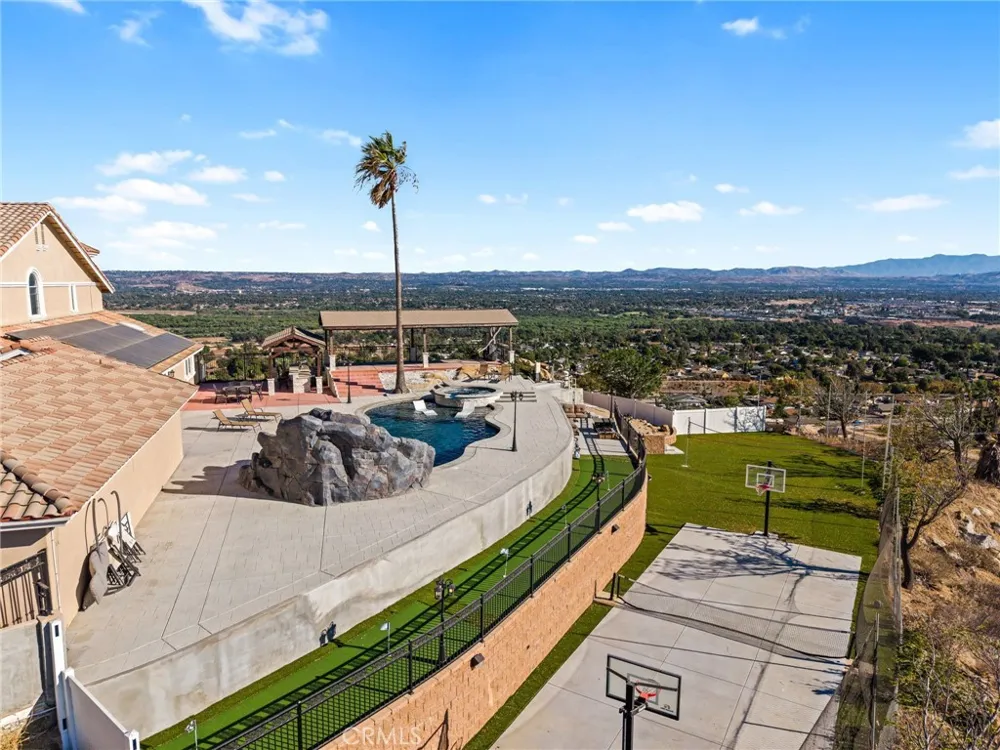 7077 Thunder Ridge Road Jurupa Valley, CA 92509