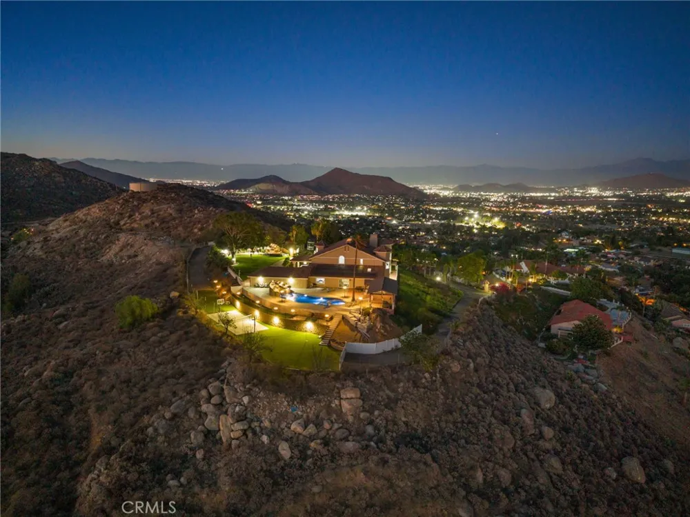 7077 Thunder Ridge Road Jurupa Valley, CA 92509