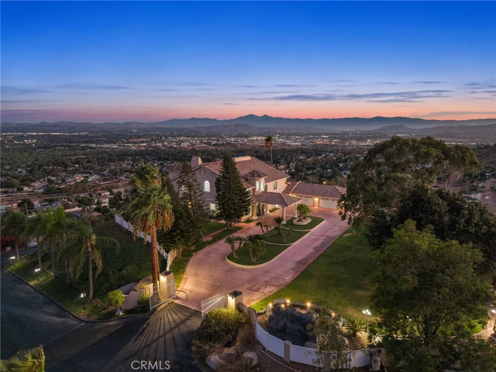 7077 Thunder Ridge Road Jurupa Valley, CA 92509