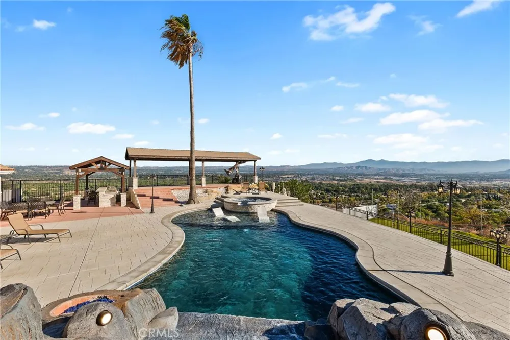 7077 Thunder Ridge Road Jurupa Valley, CA 92509