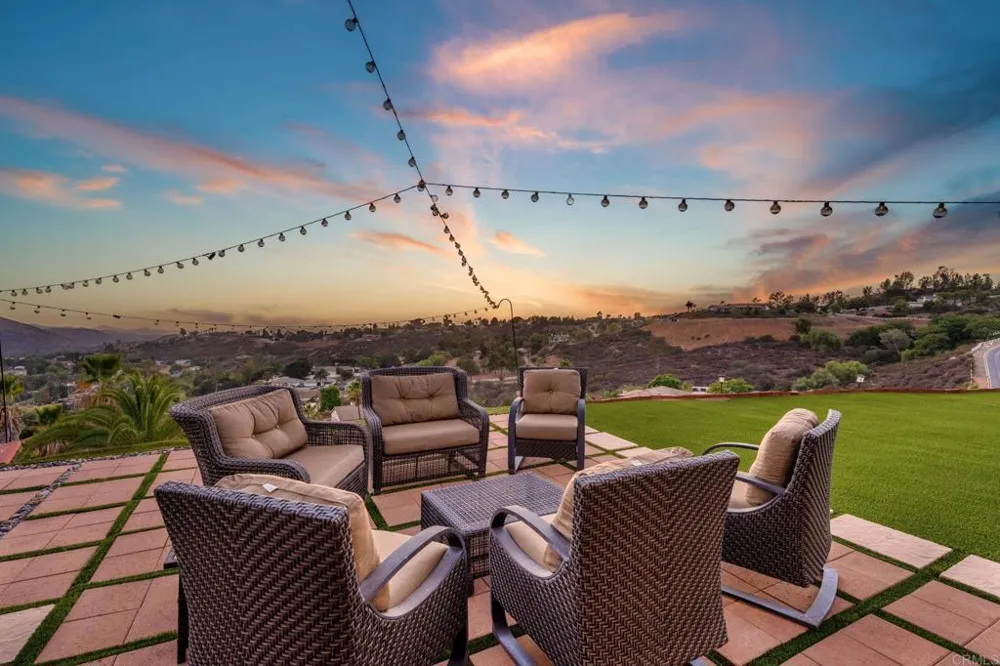 15844 Broad Oaks Road El Cajon, CA 92021