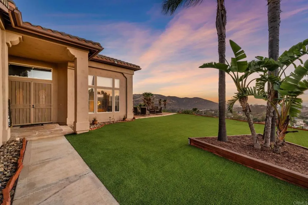 15844 Broad Oaks Road El Cajon, CA 92021