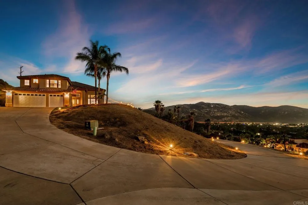 15844 Broad Oaks Road El Cajon, CA 92021