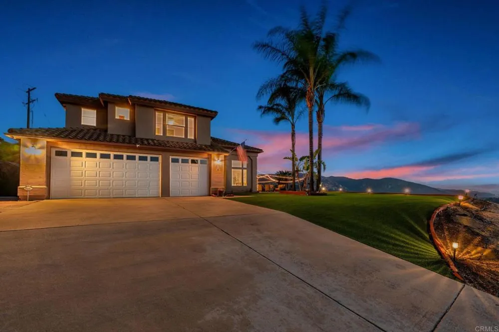 15844 Broad Oaks Road El Cajon, CA 92021