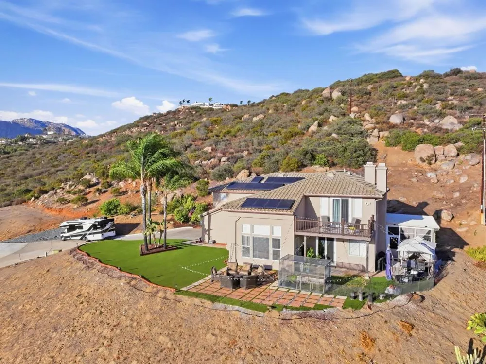 15844 Broad Oaks Road El Cajon, CA 92021