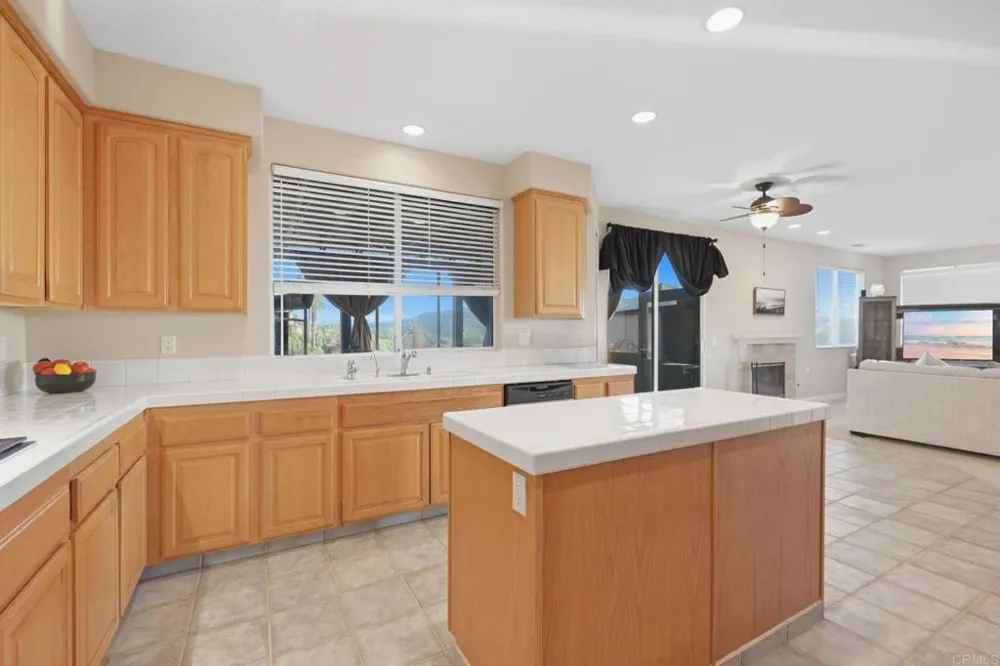 15844 Broad Oaks Road El Cajon, CA 92021