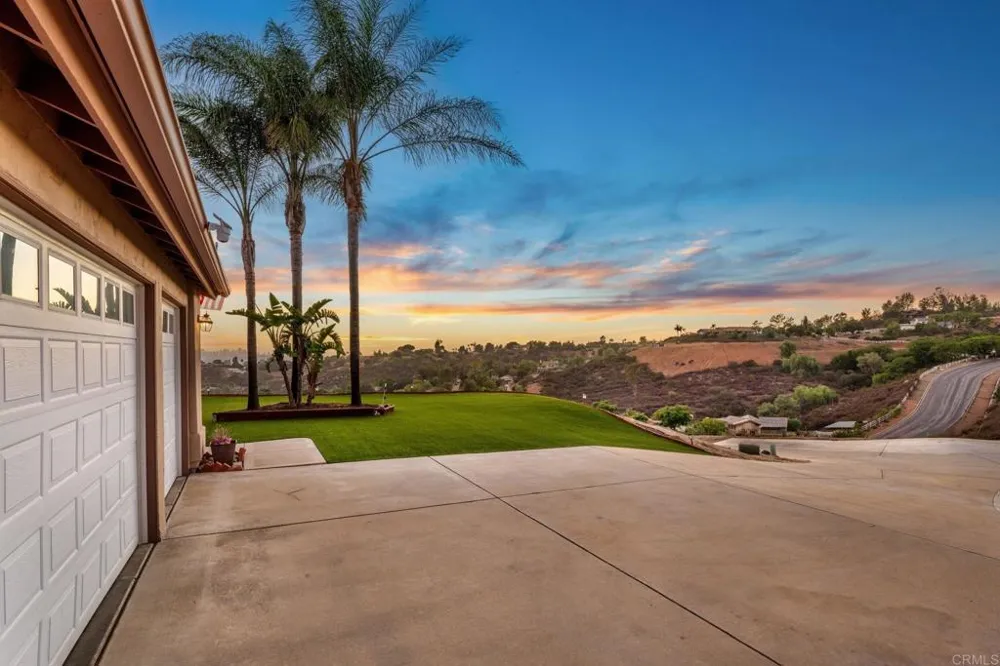 15844 Broad Oaks Road El Cajon, CA 92021
