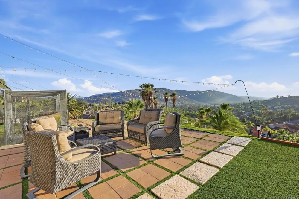 15844 Broad Oaks Road El Cajon, CA 92021