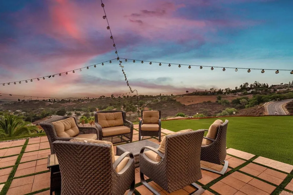 15844 Broad Oaks Road El Cajon, CA 92021