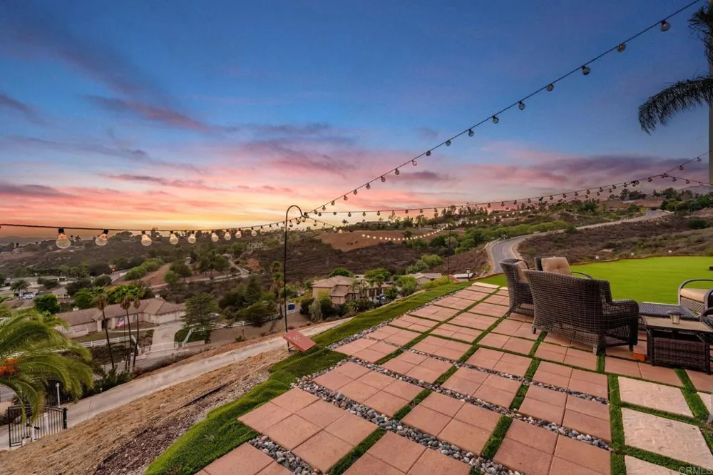 15844 Broad Oaks Road El Cajon, CA 92021
