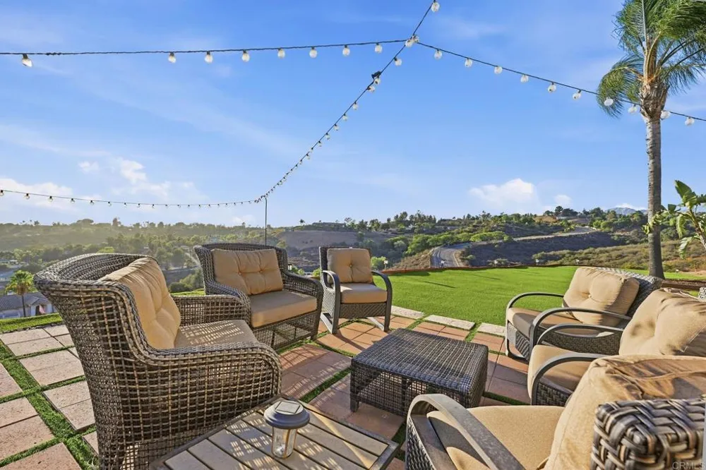 15844 Broad Oaks Road El Cajon, CA 92021