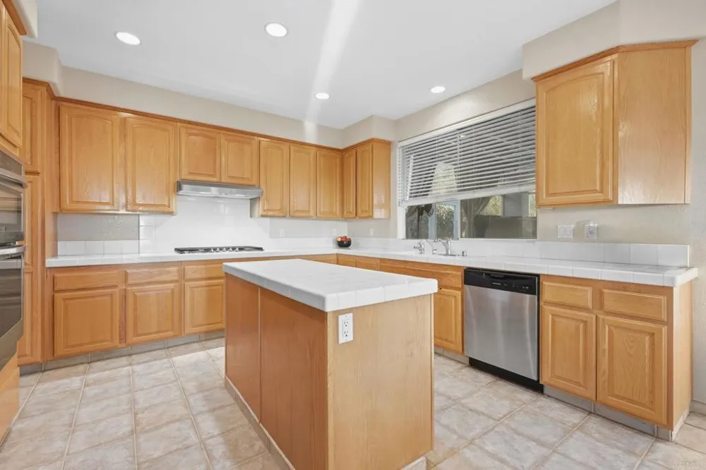 15844 Broad Oaks Road El Cajon, CA 92021