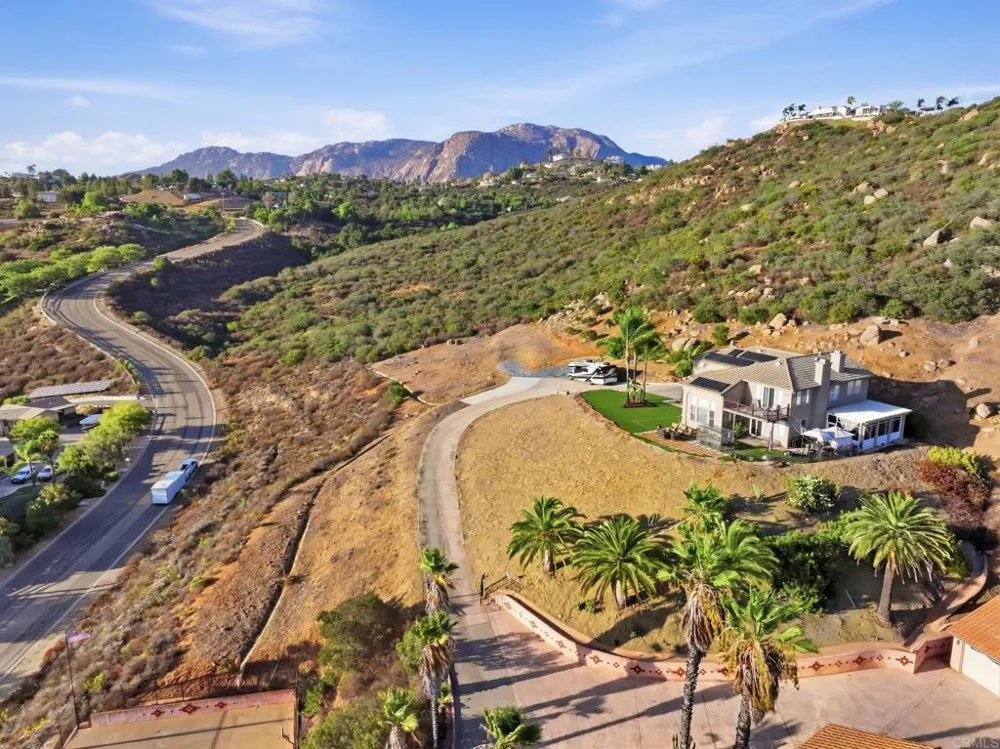 15844 Broad Oaks Road El Cajon, CA 92021