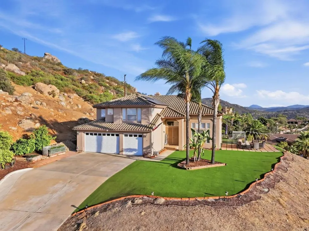 15844 Broad Oaks Road El Cajon, CA 92021